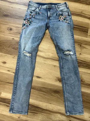 Silver Jeans Avery Slim embroidered whimsical 32x36 jeans thumbnail 1