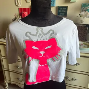 White and pink cropped tee with a cute cat design #croptop thumbnail 1