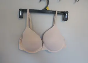 PINK Victoria's Secret wear everywhere t-shirt lightly lined bra in tan and pink size 34C. thumbnail 1
