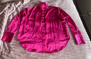 Bright Hot Pink Button thumbnail 1