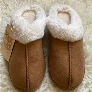 Muk Luks Tan Slippers with White Fleece thumbnail 1