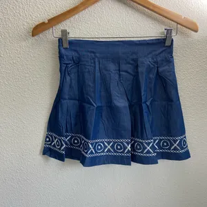 POL Jr Medium Petite Blue Jean Shirred Waistline XOXO Design Denim Skirt thumbnail 3