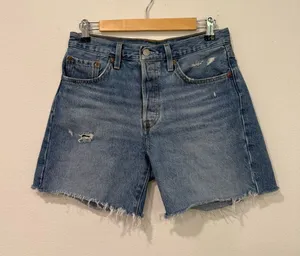 Levi’s 501 Blue Jean Shorts 27 thumbnail 1
