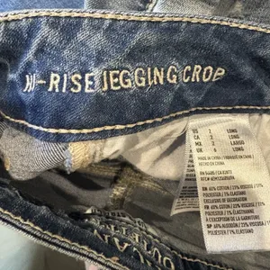 American Eagle Super Stretch Hi-Rise Jegging Crop Distressed Jeans Size 2 Long thumbnail 4