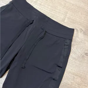 •ATHLETA• SHORTS thumbnail 2