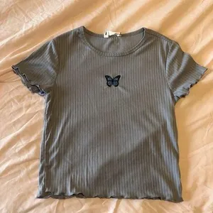 Bluenotes Mauve Ribbed Baby Tee Butterfly Patch Size Small Lettuce Edge 90s y2k thumbnail 1