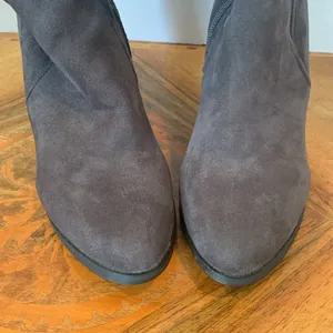 Catherine Malandrino Tie Back Over The Knee Boots Gray Faux Suede Women’s Size 7 thumbnail 5