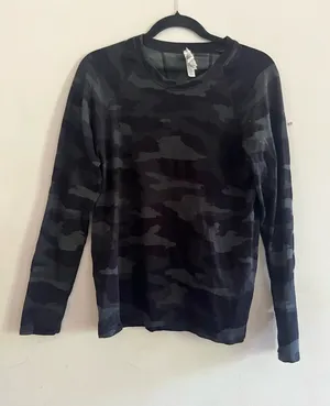 Athleta Black Gray Camo Long Sleeve Performance Top Large Athleisure Gym Workout thumbnail 1