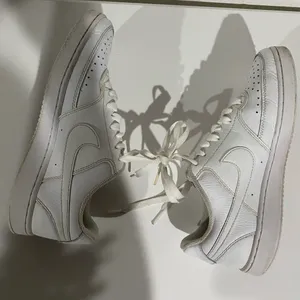 Nike White Athletic Sneakers size 9 thumbnail 6