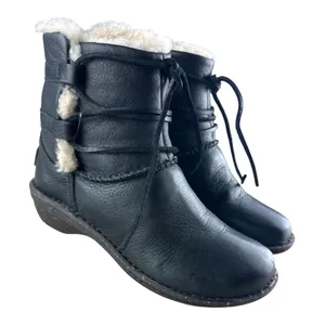 UGG Caspia Black Leather Shearling Lined Lace Up Ankle Boots 1932 Womens Size 7 thumbnail 1