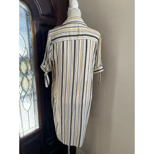 Chic Striped Button thumbnail 5