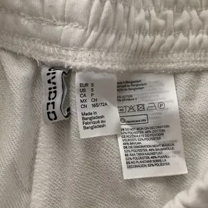 H&M white shorts thumbnail 3