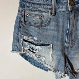American‎ Eagle Hi-Rise Festival Denim Shorts Distressed Size 8 thumbnail 2