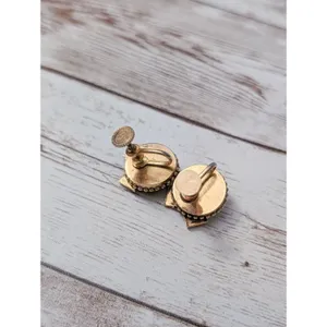Vintage Screw On Earrings - Dainty Just Over 5/8" Gold Tone thumbnail 5