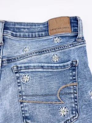 American Eagle Hi-Rise Shortie Size 4 Daisy Embroidered Denim Jean Shorts Cotton thumbnail 9