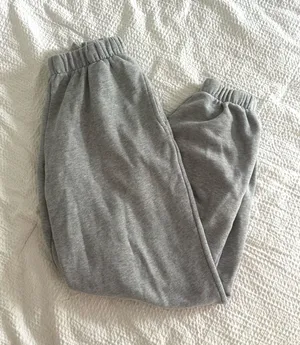 Brandy Melville Sweatpants Rosa Grey thumbnail 1