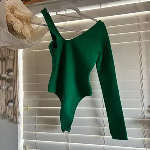 Manière De Voir Green Asymmetric One Shoulder Bodysuit Size 6 thumbnail 2