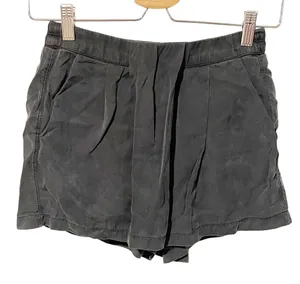 Lululemon‎ Womens Size 4 Black Solid Pull On Pleat Front Tencel Keepsake Shorts thumbnail 1