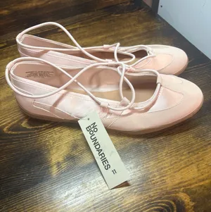No boundaries pale pink ballet sneakers size 11 thumbnail 1