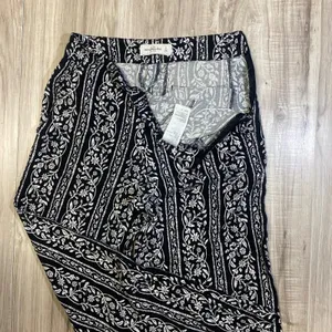 Abercrombie & Fitch Bohemian Floral Pattern Flare Leg - 0 thumbnail 6