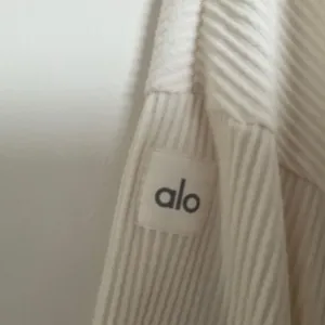 Alo Yoga Muse Hoodie Ivory S thumbnail 5