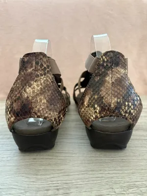 Munro Zena Gladiator Brown Snake Reptile Print Leather Slip On Strappy Sandal 9 thumbnail 3