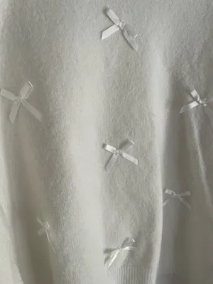 No Boundaries Crewneck sweater with bows thumbnail 3
