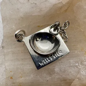 Vintage‎ Wells Sterling Silver Graduation Cap Mortarboard Tassel Charm 1.69g thumbnail 2