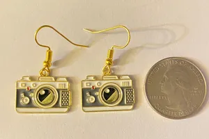 📸 camera dangle earrings thumbnail 3