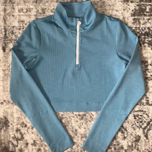 Vuori Lux Rib Half Zip Long Sleeve Cropped Top thumbnail 2