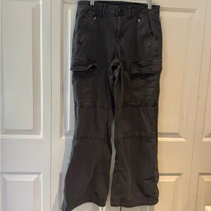 American Eagle Stretch Baggy low rise flare cargo pant size 6 thumbnail 2