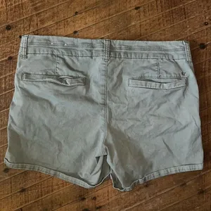 American Eagle army green midi stretch size 10 shorts thumbnail 3