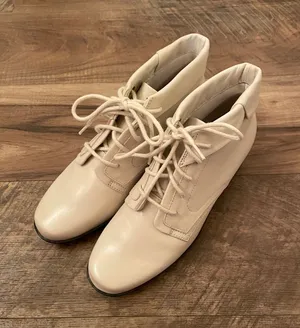 St. John’s Bay Womens Size 5M Winter White Leather Lace Up Ankle Booties Shoes thumbnail 1