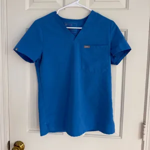 Figs scrub top thumbnail 1