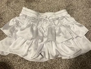 White Satin tiered mini skirt Size M thumbnail 1