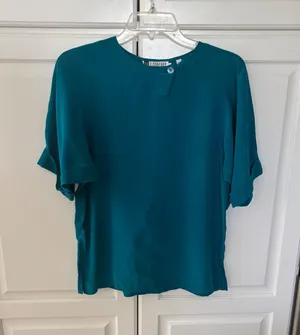SK & Company Teal Blue 100% Silk Short Sleeve Asymmetrical Button Blouse Size 8 thumbnail 1