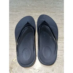 OOFOS Women's Black Flip flops Sandals 6‎ Glossy Strap thumbnail 2