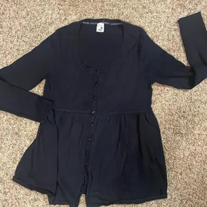 Old Navy maternity black scoop neck sweater size M thumbnail 1