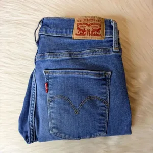 Levi’s 720 High Rise Super Skinny Distressed Jeans Size 26 thumbnail 10