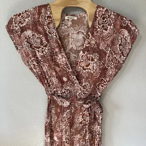 Rip Curl Dress Size Small Brown Ivory Floral Short Sleeve Wrap V-Neck Maxi‎ Boho thumbnail 2