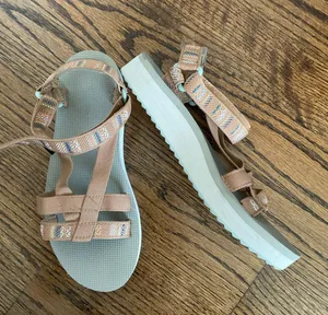Sandals thumbnail 2