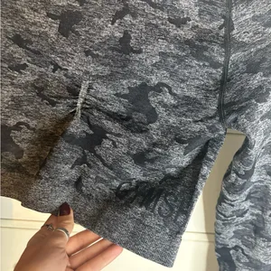 Gymshark SEAMLESS LONG SLEEVE CROP TOP Size Small thumbnail 4