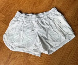Lululemon Tracker Short IV *2-way Stretch 4" Size 8 thumbnail 1