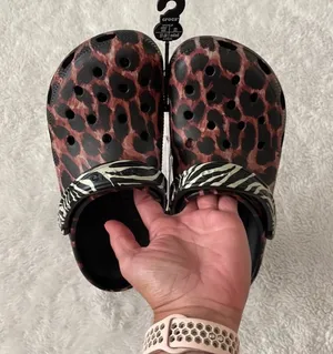 Crocs (NWT) Classic Animal Remix Clogs in Black Multi Animal, Size: 7 thumbnail 6