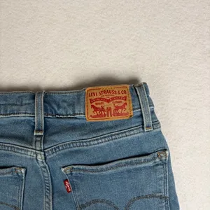 Levi's 724 High Rise Straight Crop Jeans Women's 24 Light Wash Casual Denim euc thumbnail 4