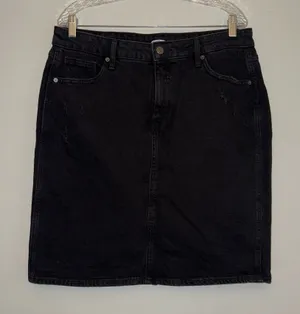 OLD NAVY Black denim midi skirt with pockets sz 14 ✨ thumbnail 1