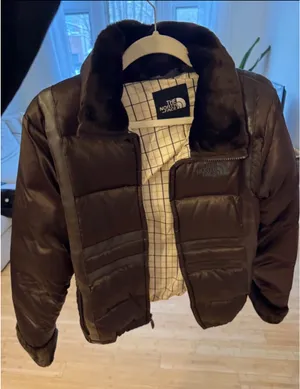 Retro North Face Puffer Jacket thumbnail 2
