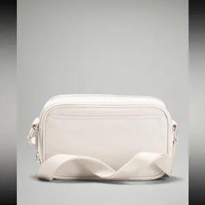 Lululemon NWT Crossbody Camera Bag 2L Canvas / WHITE OPAL thumbnail 3