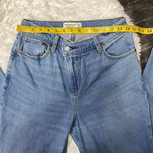 Abercrombie & Fitch 90s Straight Ultra High Rise Curve Love Jeans Soft Girl Alt thumbnail 3