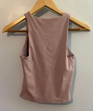 Womens athletic crop top in an extra small XS in a dusty rose mauve color thumbnail 3